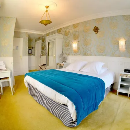 Logis & Restaurant Chateau De La Marjolaine فندق 3*