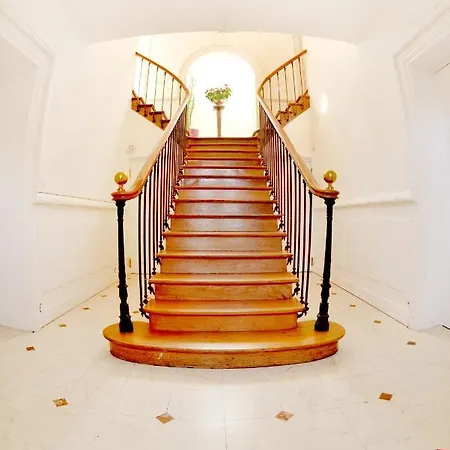 Logis & Restaurant Chateau De La Marjolaine 3*