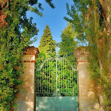 Logis & Restaurant Chateau De La Marjolaine 3*