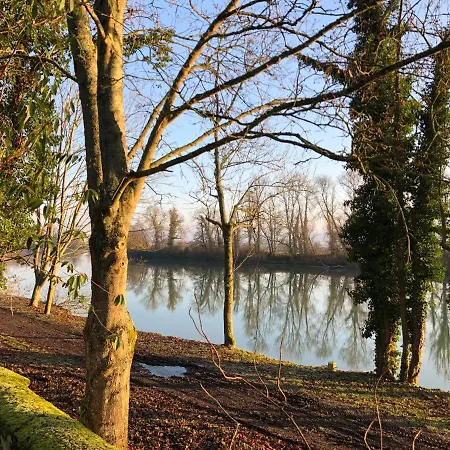Logis & Restaurant Chateau De La Marjolaine 马恩河畔埃索姆