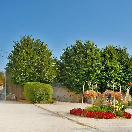 Logis & Restaurant Chateau De La Marjolaine 马恩河畔埃索姆
