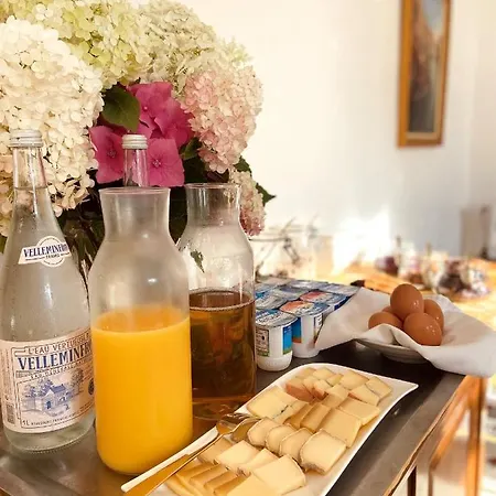 Logis & Restaurant Chateau De La Marjolaine 호텔