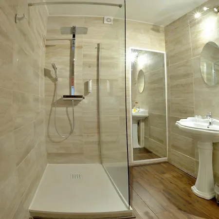 Logis & Restaurant Chateau De La Marjolaine Hotel 3*