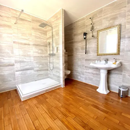 Logis & Restaurant Chateau De La Marjolaine 3*