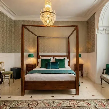 Logis & Restaurant Chateau De La Marjolaine 马恩河畔埃索姆