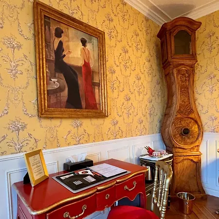 Logis & Restaurant Chateau De La Marjolaine Szálloda