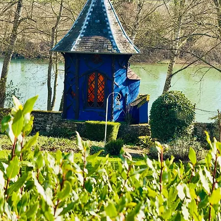Logis & Restaurant Chateau De La Marjolaine 酒店 3*