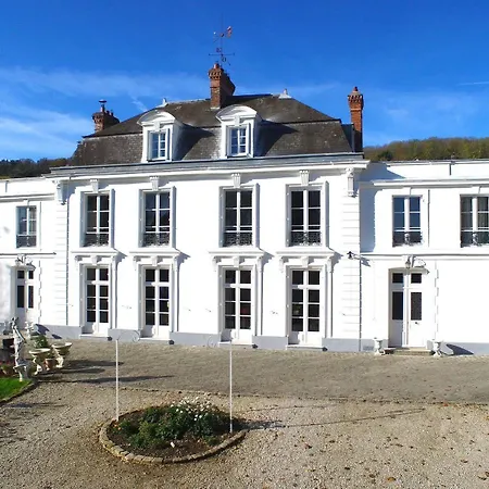Logis & Restaurant Chateau De La Marjolaine 酒店 3*