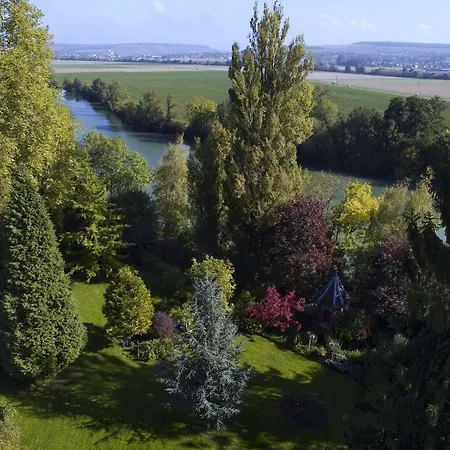 Logis & Restaurant Chateau De La Marjolaine 马恩河畔埃索姆