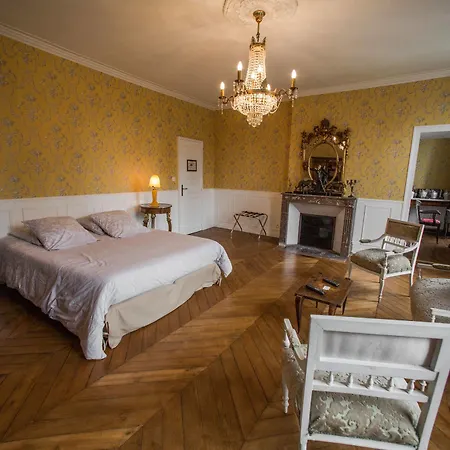 Logis & Restaurant Chateau De La Marjolaine 酒店 3*