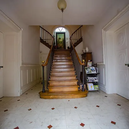 Logis & Restaurant Chateau De La Marjolaine 호텔 3*