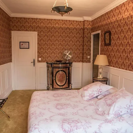 Logis & Restaurant Chateau De La Marjolaine 3*