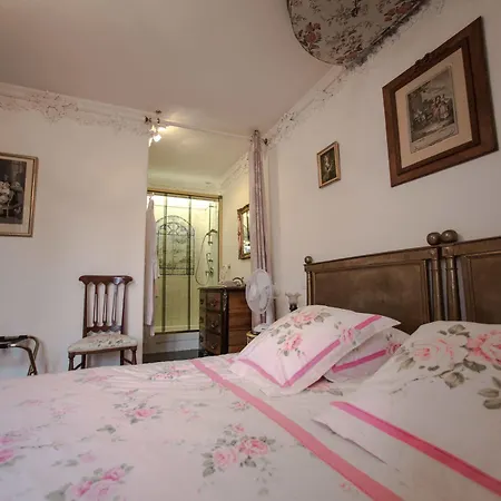 Logis & Restaurant Chateau De La Marjolaine 马恩河畔埃索姆