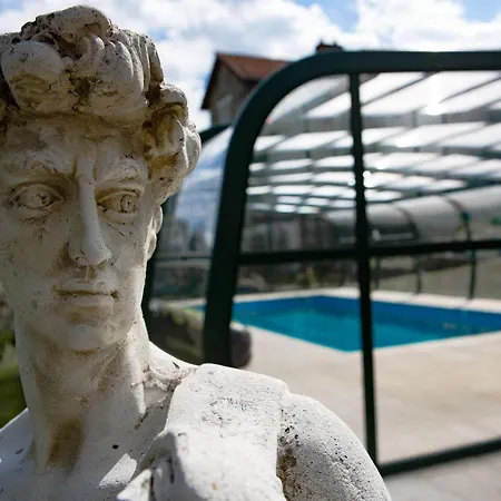 Hotel Logis & Restaurant Chateau De La Marjolaine 3*