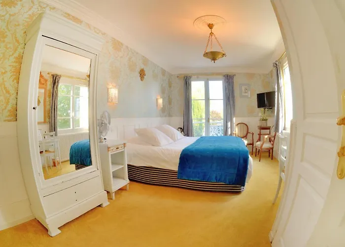 Logis & Restaurant Chateau De La Marjolaine 3*