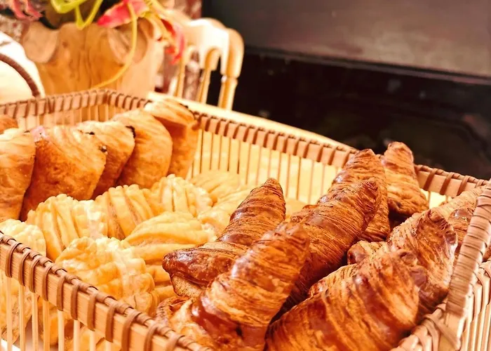 Logis & Restaurant Chateau De La Marjolaine 3*